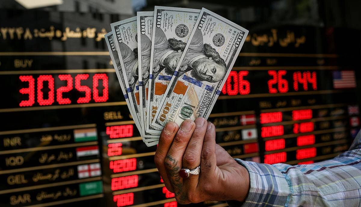عضو کمیسیون اقتصادی مجلس: قیمت دلار کاهش می یابد و قیمت ها تثبیت خواهد شد/ نمی‌توانیم دور خودمان حصار بکشیم و انتظار اقتصاد پویا را داشته باشیم