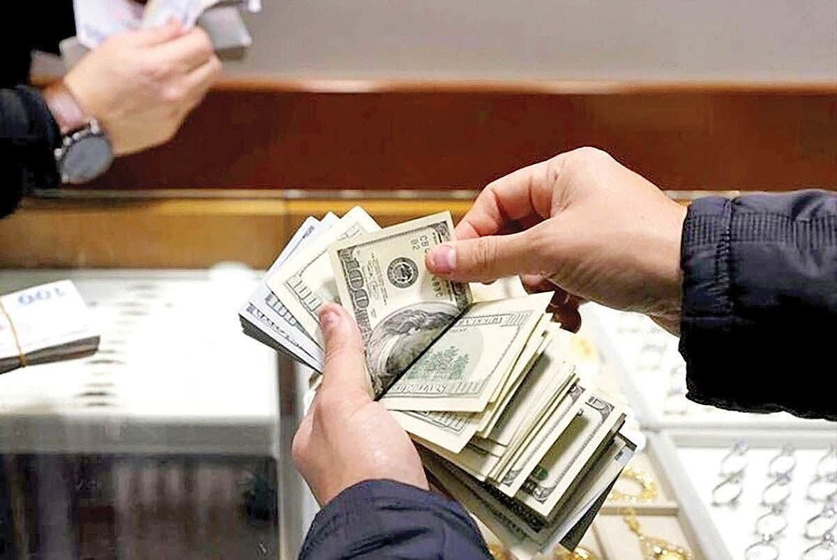ایسنا: دلار امروز در بازار آزاد بیش از ۵۰۰۰ تومان ارزان شد/ حجم فروشندگان بسیار زیاد شده/ پس از برگزاری دور اول مذاکرات میان ایران و آمریکا نیز ارز کاهش قیمتی ۷۰۰۰ تومانی را تجربه کرد/ قیمت دلار از ابتدای سال جاری تا الان، بیش از ۲۵ هزار تومان کاهش داشته