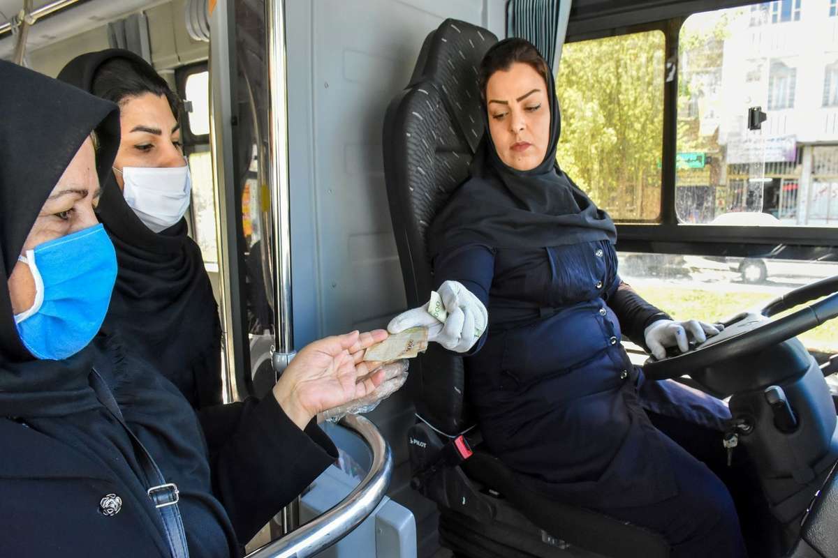 کاشانی، عضو شورای شهر تهران: بانوانی که گواهینامه پایه یک دارند، می‌توانند در حمل و نقل شهری کمک کنند/ محدودیت جذب راننده زن برداشته شود
