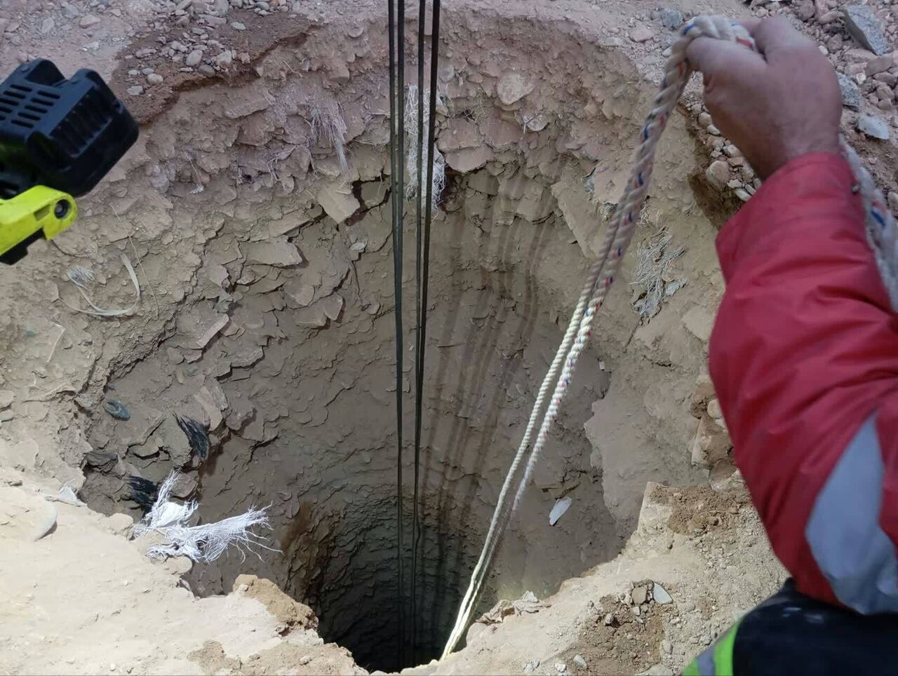 جسد چهار عضو خانواده کوهدشتی از چاه آب کشاورزی بیرون کشیده شد
