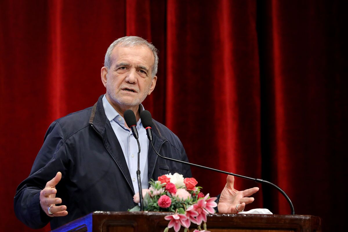 پزشکیان: یکباره اعلام می کنند ۱۰ همت پول در یک بانک گم شد؛ مگر پول گم می شود / هیچ چیز در دنیایی که ما زندگی می کنیم گم نمی شود / زمانی که فاجعه رخ می دهد و همه می بینند می گوییم دود بلند شده، دیگر سوخته و خیلی دیر شده است