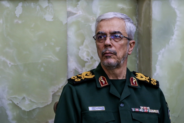 سرلشکر باقری، رئیس ستاد کل نیرو‌های مسلح: روند تکمیل انسداد مرز‌های شرقی به سرعت در حال انجام است/ جلوگیری از تردد‌های غیرمجاز اتباع بیگانه از اولویت‌های نیرو‌های مسلح است