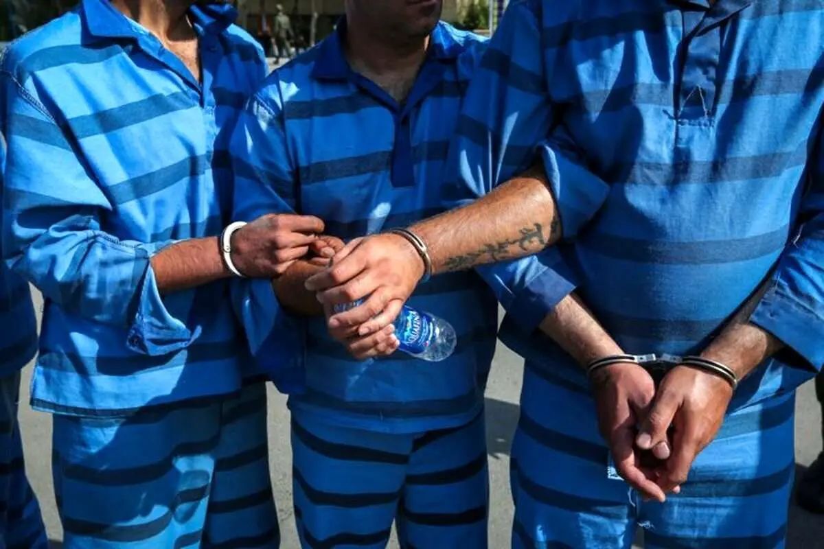 فرمانده انتظامی تهران: طی ۴۸ ساعت گذشته، ۲۳۰ سارق و مالخر دستگیر شدند/ در این عملیات، بیش از ۱۰۰۰ قطعه کامپیوتر خودرو، ۳۰۰ گوشی موبایل و ۶۰ موتورو سیکلت کشف شد/ آمار‌ها نشان می‌دهد سرقت در پایتخت از ابتدای امسال ۱۷ درصد کاهش یافته