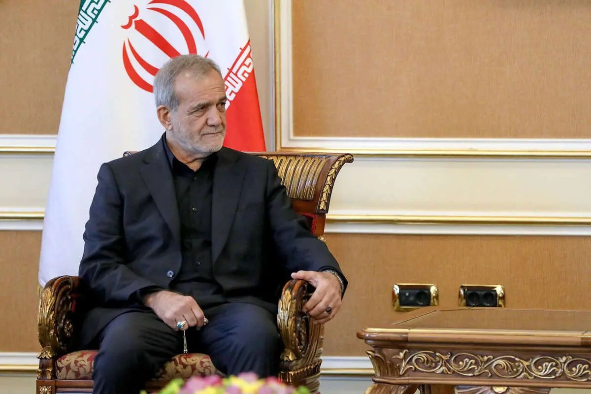 پزشکیان: اگر سرمایه‌هایی که کشور‌های اسلامی برای خرید تسلیحات نظامی در اختیار آمریکا قرار می‌دادند، در خود این کشور‌ها هزینه می‌کردند، همه مسلمانان در رفاه و آسایش بودند