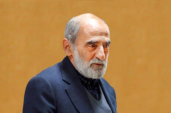 حسین شریعتمداری: اینکه یک کانال تلگرامی در آمریکا، ساعت ۹ صبح هر روز برای دلار نرخ تعیین می‌کند یعنب اقتدار ملی و برنامه‌ریزی برای معیشت مردم را در اختیار دشمن قرار داده‌ایم / نهاد‌های امنیتی و اطلاعاتی و قضائی چه می‌کنند؟ / دست روی دست گذاشته و نظاره می‌کنند؟