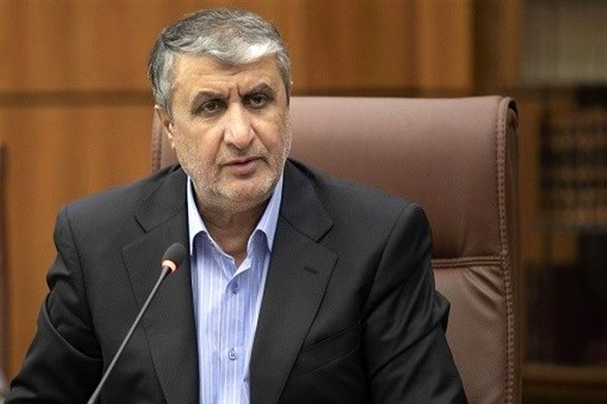 رئیس سازمان انرژی اتمی: جمهوری اسلامی بر اساس اهداف و منافع خود جایگاه و راه خود را انتخاب می کنند؛ کسی نمی‌تواند به ما بگوید کدام مسیر را باید برویم / امروز هم تراز کشورهای پیشرفته که میلیون‌ها دلار سرمایه گذاری کرده‌ند در جایگاه خوبی هستیم