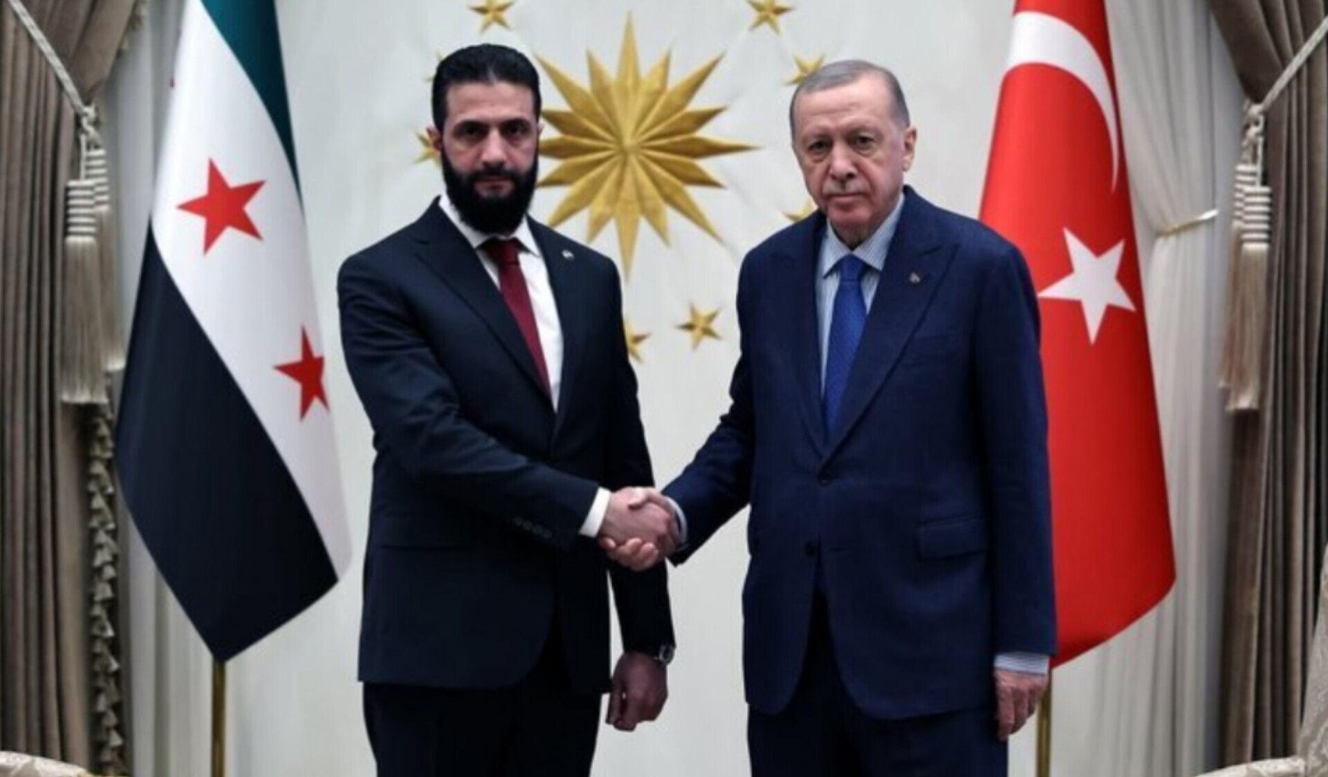 آنکارا: اردوغان در گفت‌و‌گو با الجولانی، از استقبال کشورش درباره تصمیم لغو تحریم‌های آمریکا و اروپا علیه سوریه، خبر داد