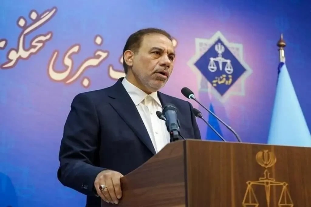 سخنگوی قوه قضاییه: بانک آینده دارای اضافه برداشت غیرقانونی بوده و زیان انباشته بسیار بالایی نسبت به بانک‌های دیگر داشته و از مقررات بانکی تخلف کرده / از چند سال گذشته وزارت اقتصاد مدیریت این بانک را در اختیار قرار داده و از آن تاریخ، سهامداران نقشی در اداره این بانک ندارند / منتظر هستیم گزارش‌های شورای عالی نظارت واصل شود تا تصمیم نهایی گرفته شود