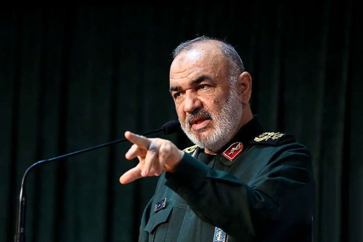 سرلشکر سلامی، فرمانده کل سپاه: رهبر انقلاب کشور را در طوفانی‌ترین فتنه‌ها از دل حوادث سخت عبور دادند