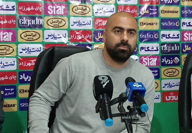 مازیار زارع، سرمربی تیم ملوان: بنیادی‌فرد و تیم داوری او را یک استان حلال نمی‌کنند / وقتی روزبه چشمی بعد از دیدار استقلال - پرسپولیس می‌گوید چرا بنیادی‌فرد را داور نمی‌گذارند، من هم شک می‌کنم / باید بنیادی‌فرد را تا آخر عمر محروم کنند / تاج مثل استقلال از ما هم عذرخواهی کند