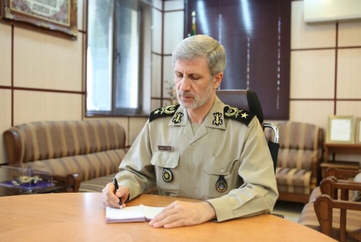 فرمانده کل ارتش: ارتش ضربات موثر و قاطع به اسرائیل خواهد زد / تا آخرین نفس از تمامیت ارضی ایران دفاع می‌کنیم
