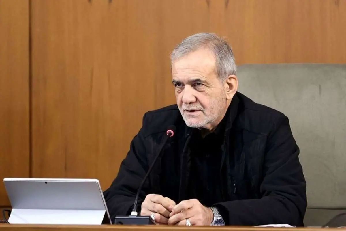 پزشکیان: ما هیچ‌گاه متجاوز نبودیم و نیستیم، اما در مقابل جنایتکار وحشی با قدرت می‌ایستیم/ دولت با تمام وجود می‌کوشد تا اختلالی در زندگی جاری مردم ایجاد نشود