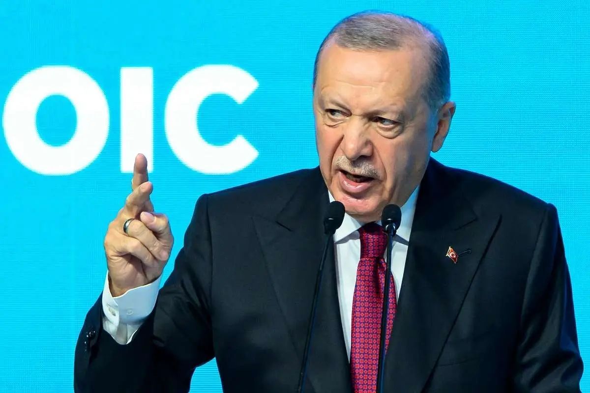 واکنش اردوغان به انتشار کاریکاتوری موهن به ساحت پیامبر اسلام (ص) در یک مجله فکاهی در ترکیه: این موضوع، تحریک نفرت‌انگیزی است/ کسانی که به پیامبر بزرگوار ما توهین کنند، پاسخگو خواهند بود