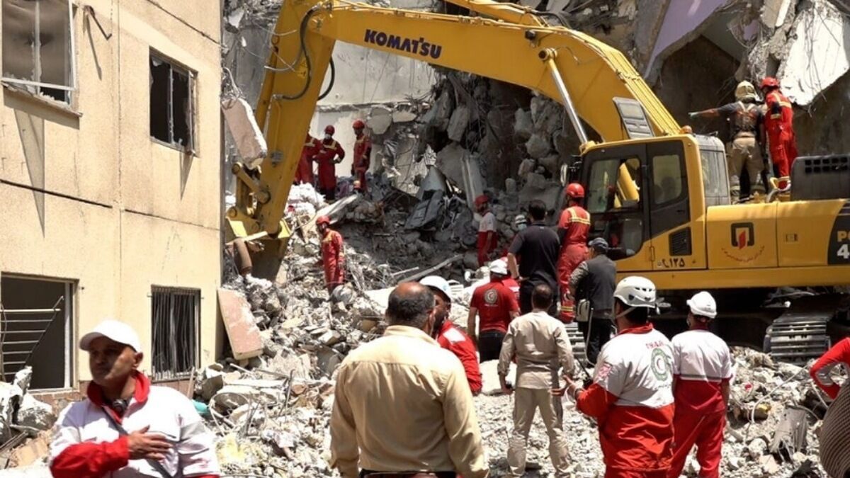 هلال‌احمر: در جنگ ۱۲ روزه، ۵ نفر از امدادگر‌ها شهید شدند؛ بیش از ۳۰ نفر یا جراحت جسمی داشتند یا به دلیل آسیب‌های روانی دچار مشکل شدند / ۵۱۲ عملیات با مشارکت ۸ هزار و ۹۰۸ امدادگر زبده انجام شد