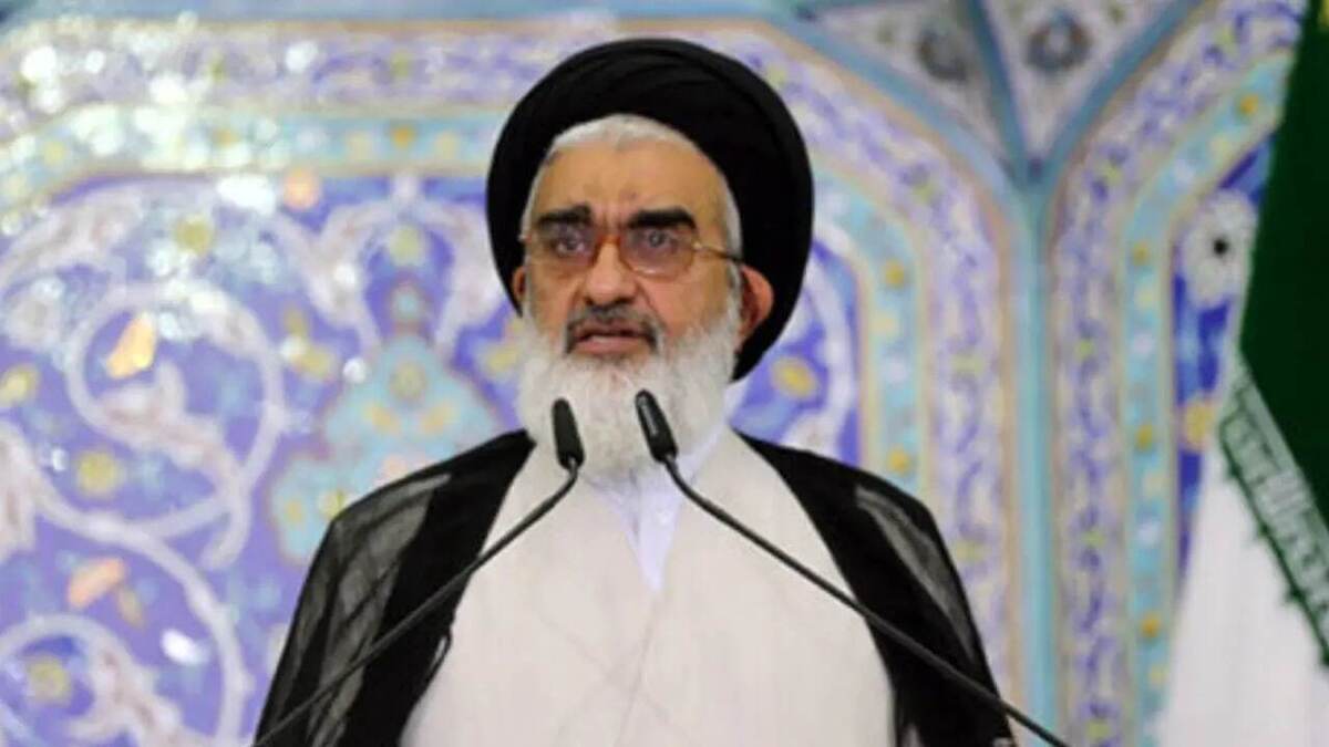 امام جمعه قم: مراجع تقلید تعرض و اهانت به مقام معظم رهبری را در حکم محاربه دانستند و حمایت قاطع خود را از جمهوری اسلامی و رهبری نظام اعلام داشتند