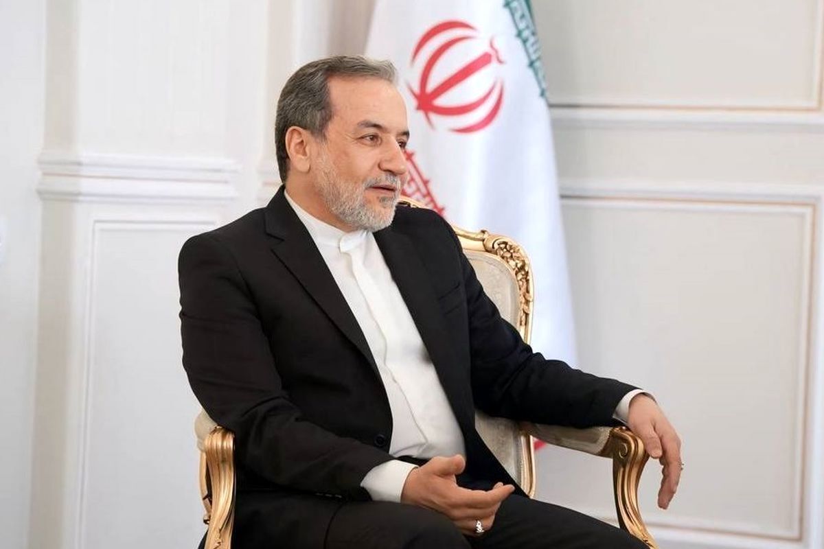عراقچی: وقتی وعده صادق ۳ مطرح شد، در یکی از جلسات، یکی از دوستان انتقادی کرد که چرا آقای رئیس جمهور مخالف هستند / در آن جلسه سردار شهید باقری با آن فرد در این خصوص برخورد کرد و گفت چرا چنین چیزی مطرح می‌کنی؛ من آن لحظه که مطمئن شوم می‌توانم از کشور در برابر تبعات حمله وعده صادق ۳ دفاع کنم، کار خودم را انجام می‌دهم، من هنوز از آقای رئیس جمهور سوال نکردم