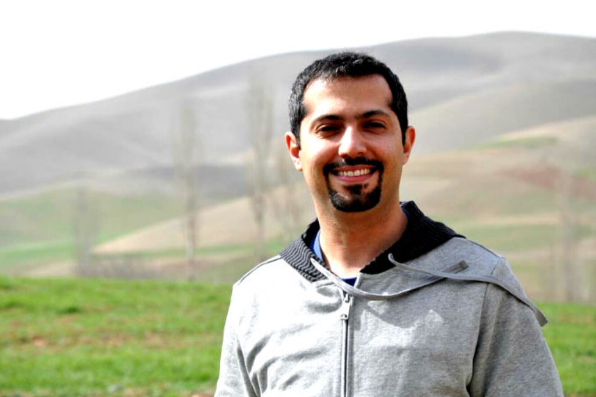 هادی حیدری، کاریکاتوریست: کارتونی که در نقد لایحه «مقابله با انتشار محتوای خبری خلاف واقع در فضای مجازی» منتشر کردم، به گونه‌ای خلاف مقصود تصویر جلوه داده شده/ بنا به توصیه دوستداران میهن، آن را از صفحه شخصی خود حذف کردم