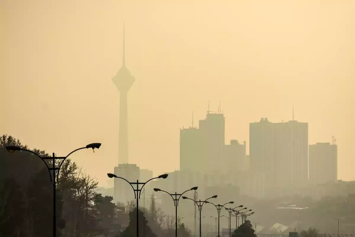 هوای تهران با شاخص کیفیت ۱۱۰ در وضعیت نارنجی