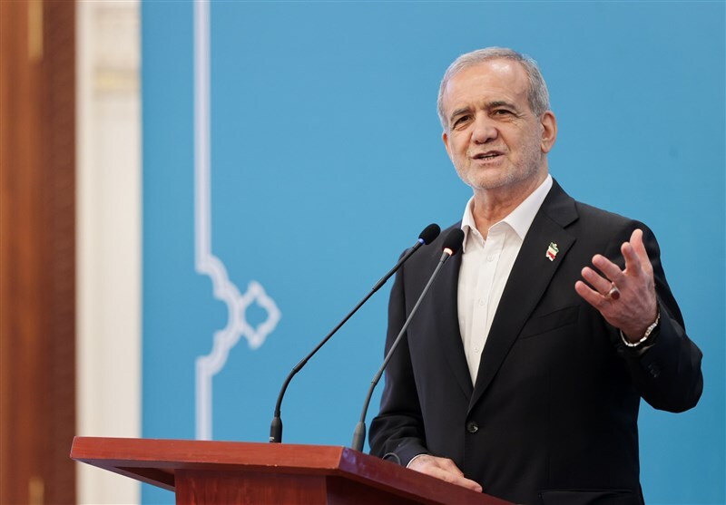 پزشکیان در نشست خبری با نخست وزیر پاکستان: نگاه ما به پاکستان در حد یک همسایه نیست؛ بلکه مانند یک برادر است / پاکستان خانه دوم من است / شورای امنیت جلوی جنایات اسرائیل را بگیرد