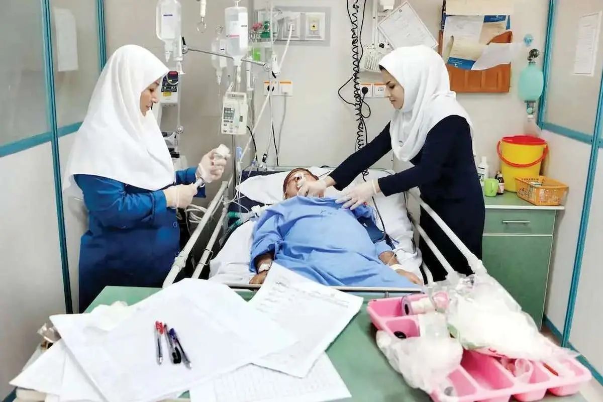 سازمان نظام پرستاری: کمبود پرستار به مرز بحران رسیده؛ رفاهیات آن‌ها ناچیز است و قانون مشاغل سخت نیز به درستی اجرا نمی‌شود/ مبلغ خدمات پرستاری برای هر ساعت، کمتر از ۴۰ هزار تومان است که باید اصلاح شود