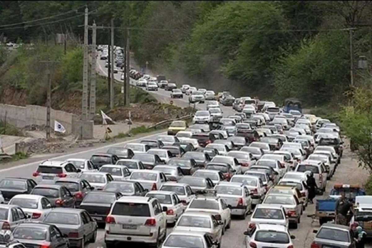 ترافیک سنگین در جاده چالوس و آزادراه تهران شمال / احتمال یک‌طرفه شدن جاده‌های شمال