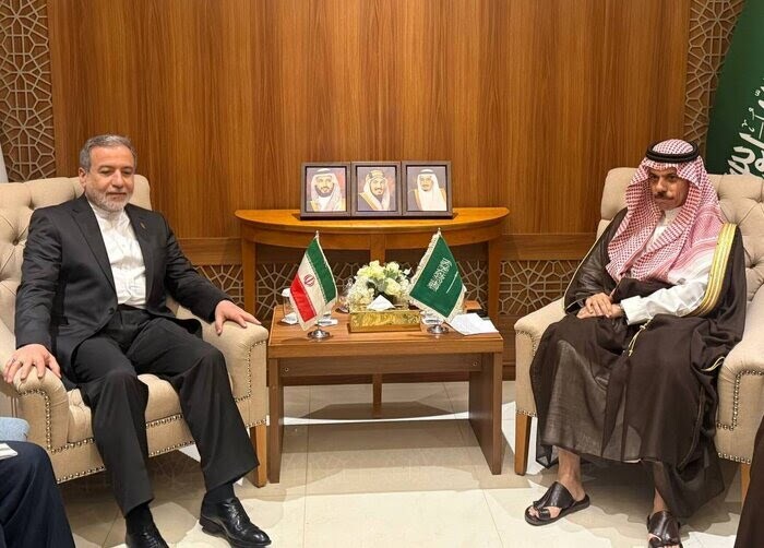 دیدار و گفت‌و‌گوی عراقچی و وزیر خارجه عربستان