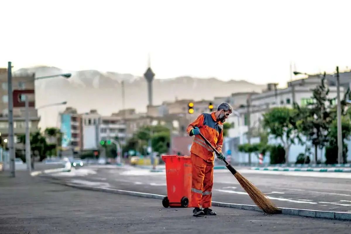 شهرداری تهران: علت بخشی از مشکل نظافت شهر این بود که قسمتی از نیرو‌های پاکبان اتباع از کشور رفته بودند/ برای جبران این کمبود، فراخوان به کارگیری افراد با حقوق بالای ۲۰ میلیون تومان را اعلام کردیم