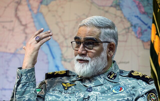 امیر پوردستان، رئیس مرکز مطالعات راهبردی ارتش: طبیعتاً در عملیات‌هایی که تمرکز آن بر تهاجم هوایی باشد، اولین خاکریزی که در مقابل طرف مهاجم قرار دارد، سامانه‌های پدافند هوایی است؛ در جنگ اخیر، دشمن در این زمینه اقداماتی را انجام داد / بعد از دفاع مقدس ۱۲ روزه، تلاش‌های لازم برای احیاء، بازسازی، حاضر به کاری سامانه‌ها شروع شد