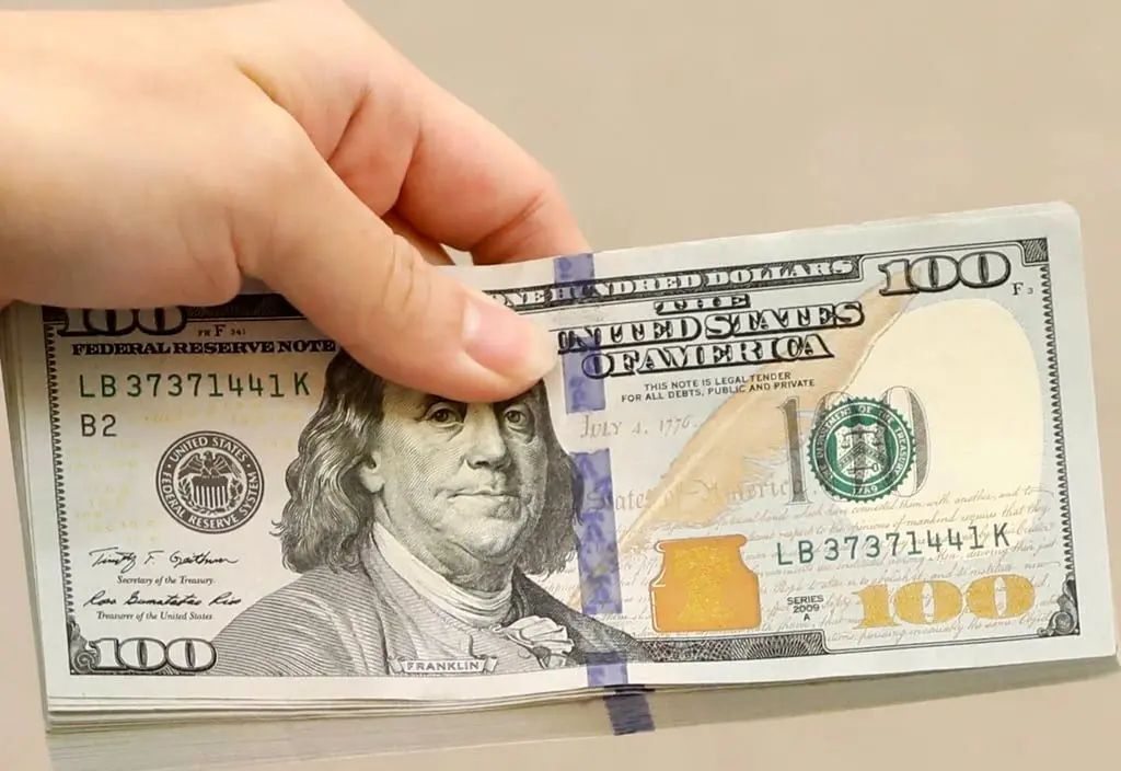 قیمت دلار آمریکا در بازار مبادله، امروز پنجشنبه ۳ مهر ۱۴۰۴