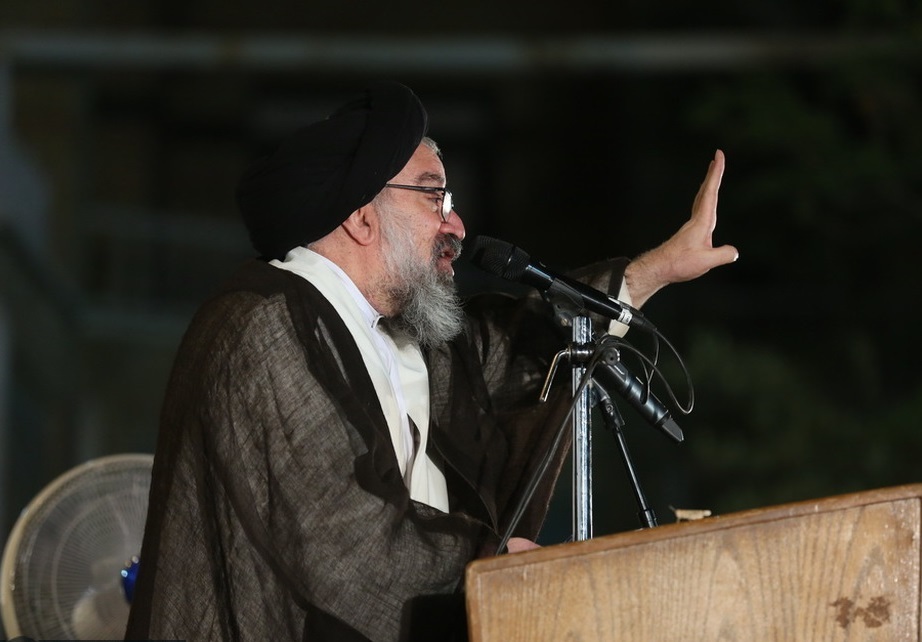 احمد خاتمی: توقف یا تعلیق غنی‌سازی هسته‌ای به معنای تسلیم است / آمریکا در موضوع مذاکره مستقیم هم به دنبال اهداف استکباری است / جنگ و جهاد تا رفع فتنه از عالم امتداد دارد