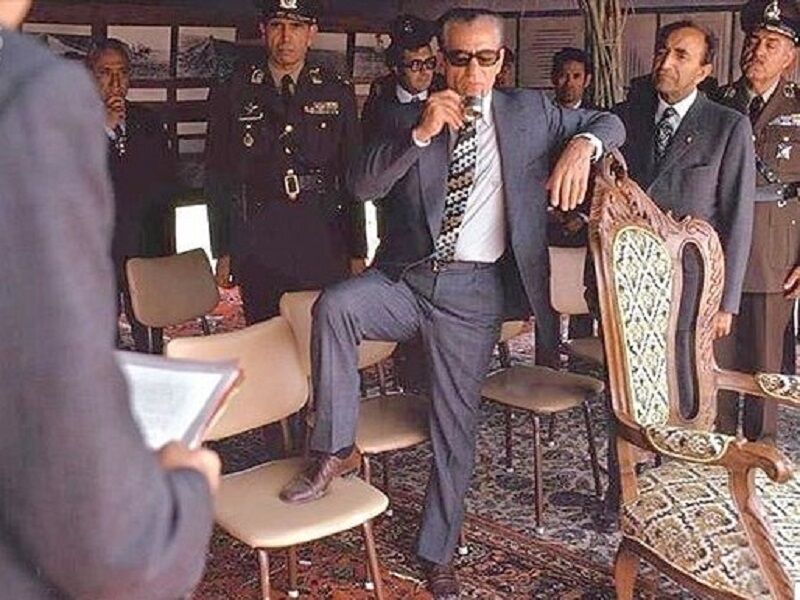 یادداشت‌های علم، چهارشنبه ۶ دی ۱۳۵۱: شاه گفت پادشاه مراکش دچار مالیخولیا شده