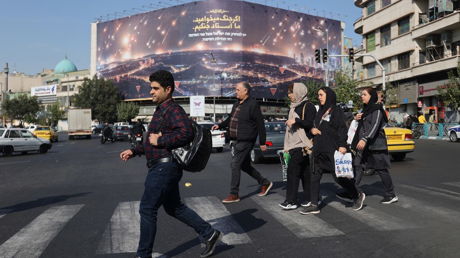 روزنامه جمهوری اسلامی: کسانی که باعث تحمیل تحریم به ملت شده‌اند حتما باید بازخواست شوند؛ اما الان وقت مناظره بین آنها نیست