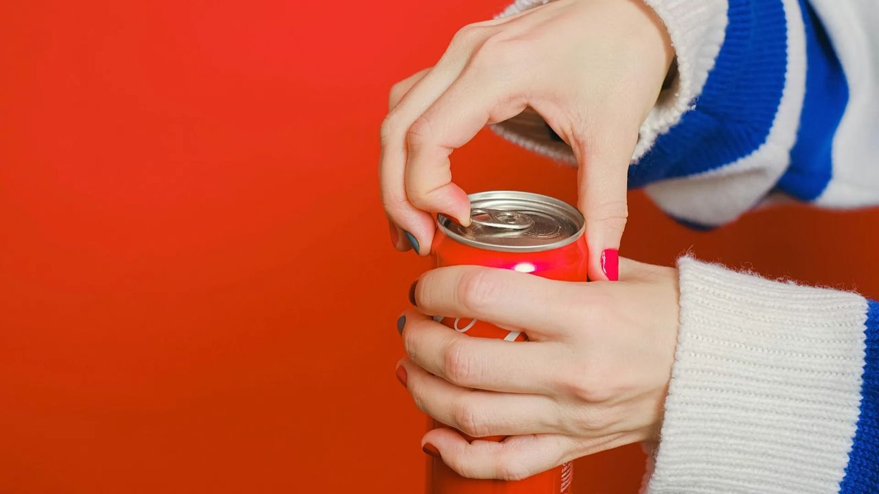 نوشیدنی شیرین یا رژیمی، فرقی ندارد؛ دشمن مشترک کبدتان هستند