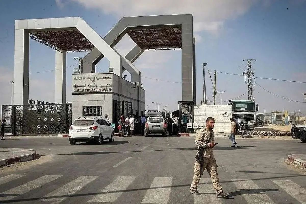 روزنامه عبری به نقل از منبع دیپلماتیک: گذرگاه رفح از پنجشنبه با نظارت «هیأت پشتیبانی مرزی اتحادیه اروپا» بازگشایی می‌شود/ این بازگشایی، شامل عبور افراد و وسایل نقلیه خواهد بود