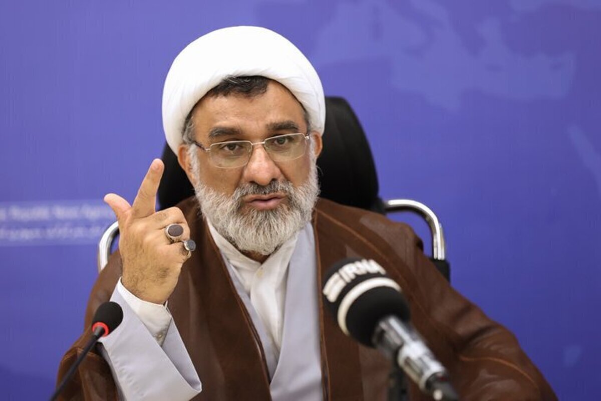دبیر شورای عالی انقلاب فرهنگی: قانون منع فعالیت ایرانیان دو تابعیتی باید اصلاح شود / این قانون ناشی از تحمیل آن از سوی انگلیس به مجلس ایران در دوران پهلوی اول است