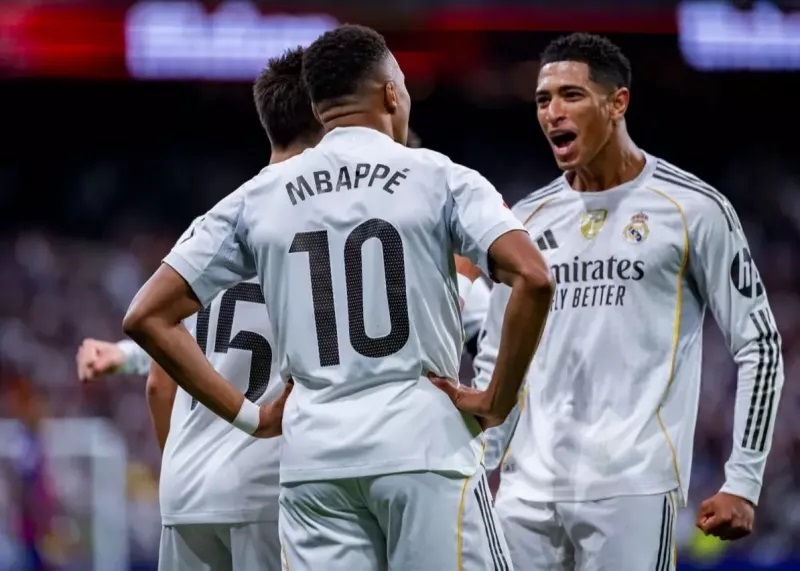 رئال مادرید اولین الکلاسیکوی فصل را از بارسلونا برد؛ جنجال، پنالتی سوخته و کارت قرمز