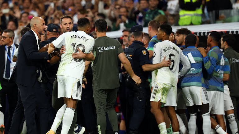 نتایج مهمترین بازیهای فوتبال امروز ۴ آبان ۱۴۰۴