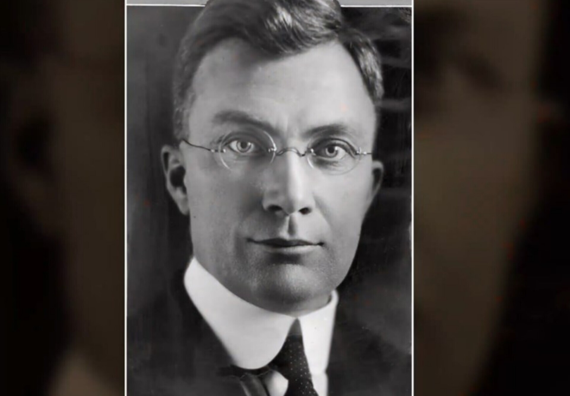 قسمت شصت و پنجم خاطرات میلسپو: از نظر انگلیسیها خلیج فارس و مناطق نفت خیز همجوار آن، یک منفعت حیاتی را تشکیل میداد قسمت شصت و پنجم خاطرات میلسپو: از نظر انگلیسیها خلیج فارس و مناطق نفت خیز همجوار آن، یک منفعت حیاتی را تشکیل میداد