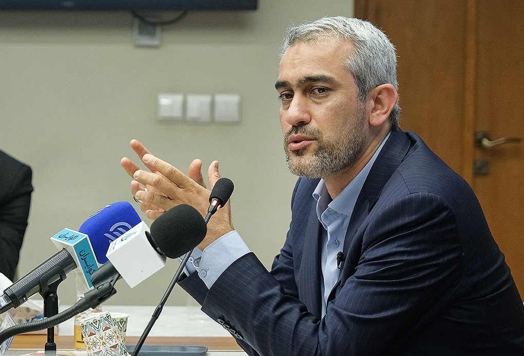 وزیر اقتصاد: تاکنون سیگنالی از کاهش درآمد نفتی دریافت نکرده‌ایم
