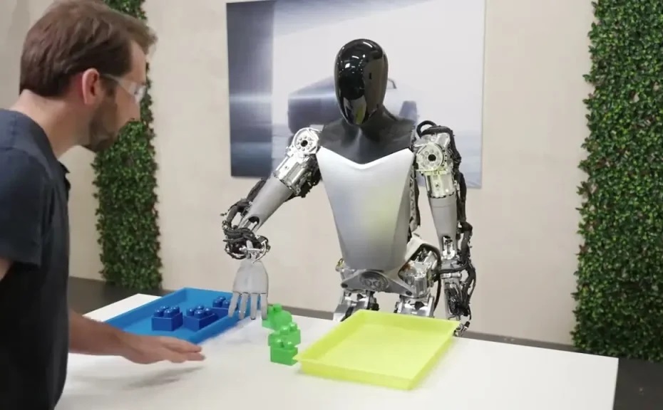 ایلان ماسک: ربات اپتیموس تسلا فقر را ریشه‌کن خواهد کرد