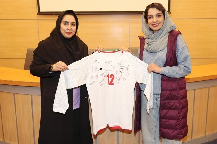 حضور الیکا عبدالرزاقی، بازیگر سینما در اردوی تیم ملی فوتسال زنان