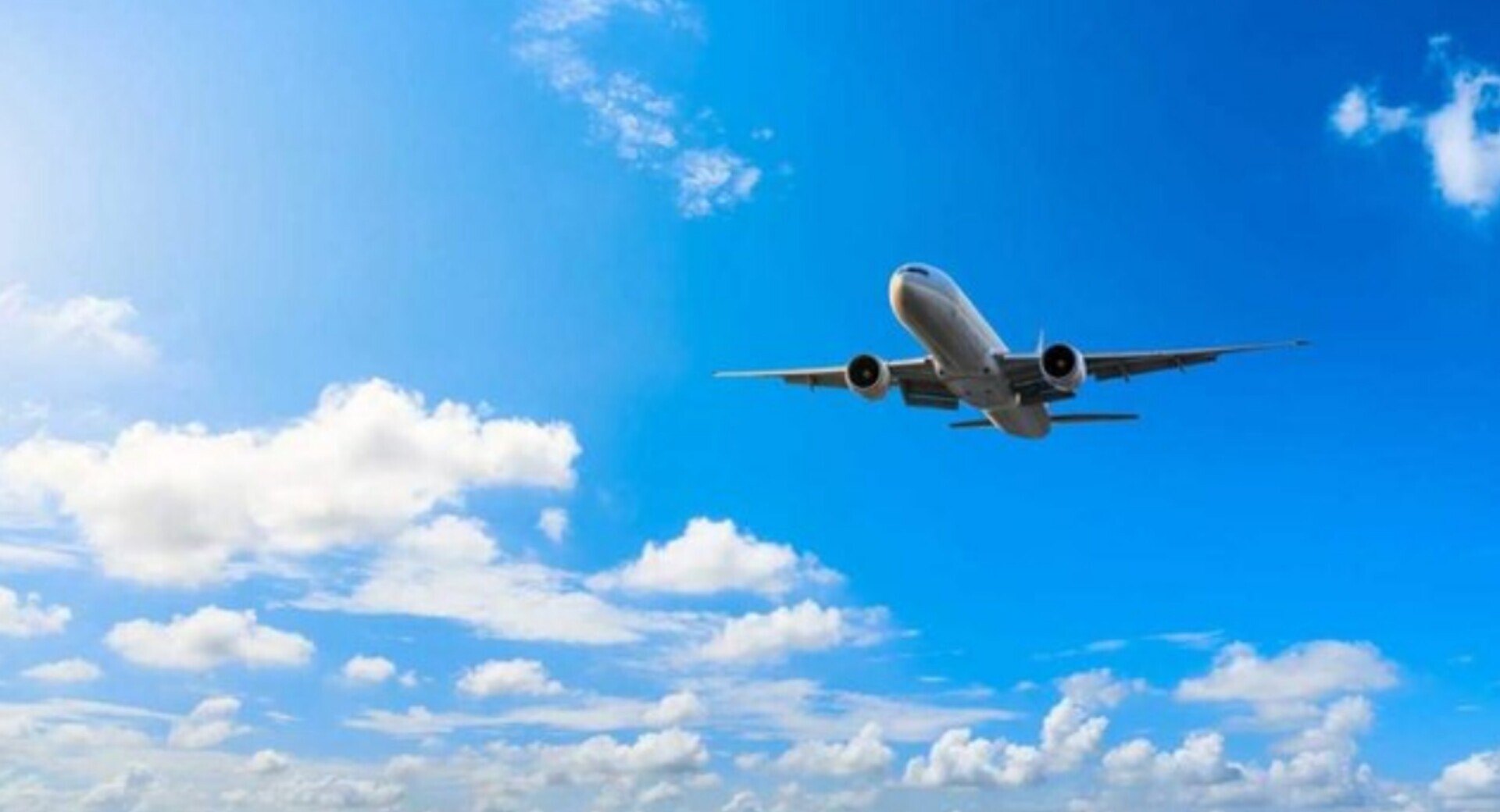 فرودگاه شهید مدنی: فرود اضطراری پرواز تهران–استانبول در تبریز به علت وخامت حال یک مسافر ۷۰ ساله