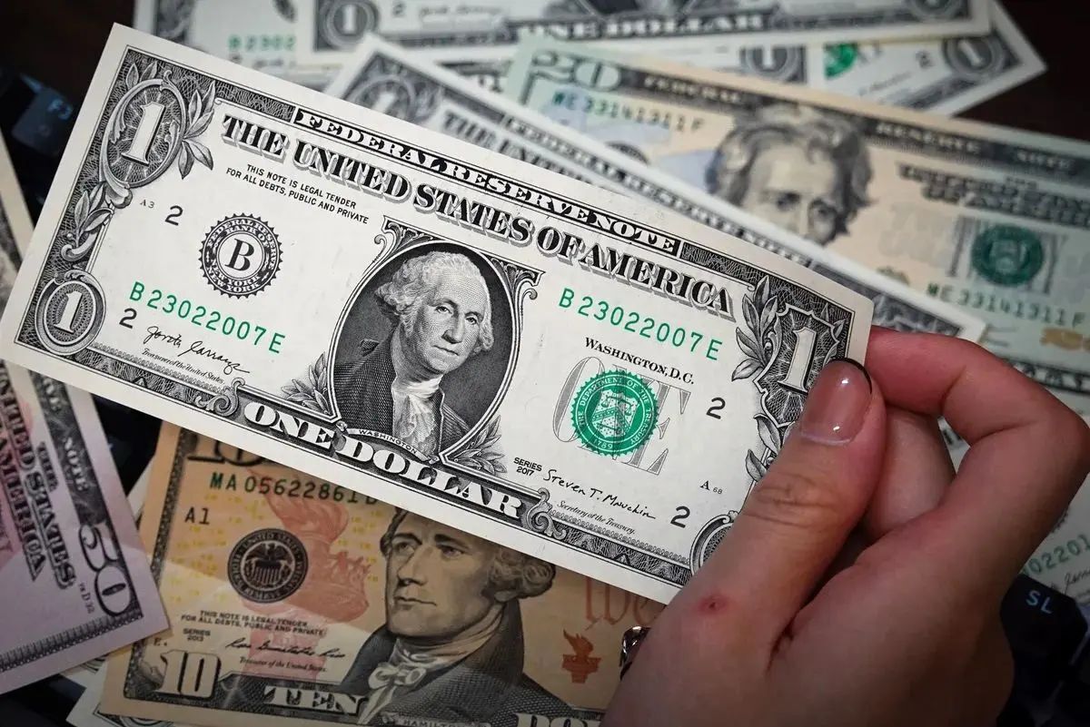 قیمت دلار آمریکا در بازار مبادله، امروز چهارشنبه ۲۱ آبان ۱۴۰۴