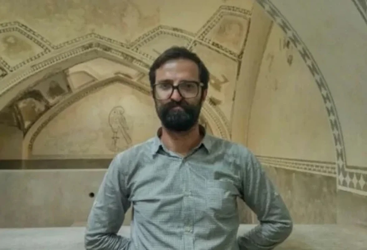 رییس انجمن صنفی روزنامه نگاران تهران در واکنش به فوت فواد شمس: ما همگی مرده‌ایم، بدنمان سرد نشده / کوچ ⁧او، نمونه کوچکی است از رنج‌هایی که روزنامه نگاران و نویسندگان و نخبگان این سرزمین می‌برند