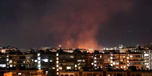 وقوع انفجار‌های مکرر در دمشق و اطراف آن / یک زن کشته و چند نفر مجروح شدند / نیروهای امنیتی به صورت گسترده مستقر شده‌اند و برخی از مسیرهای اطراف را بسته‌اند / برخی رسانه ها: ممکن است یک عملیات ترور بوده باشد