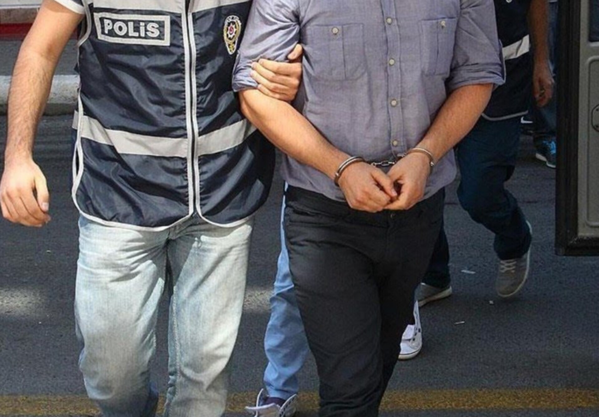 دادستانی: سه متهم اصلی حمله به زوج سالخورده در اهر، بازداشت شدند/ در این حادثه یکی از اعضای خانواده به دلیل شدت جراحات جان خود را از دست داد، پس پرونده با عنوان اتهامی «قتل» در حال پیگیری است