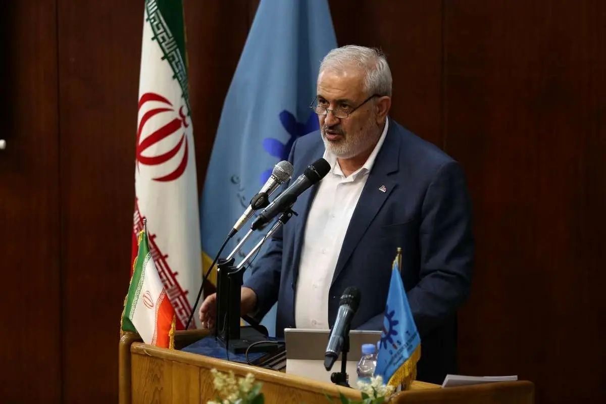 وزیر نیرو: اولویت اول و آخر وزارت نیرو، اصلاح اقتصاد برق و آب است/ «شیرین‌سازی آب» باید مورد توجه ویژه قرار بگیرد/ باید با درس گرفتن از شرایط فعلی، آب را برای همیشه نجات دهیم