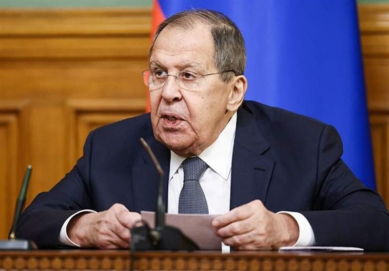 لاوروف: سخنان زلنسکی درباره طرح صلح آمریکا ضدونقیض است / یک‌بار می‌گوید آماده است این طرح را بررسی کند ولی بعد نمایندگان او اعلام می‌کنند که این موضوع منتفی است و طرح آمریکا را قبول ندارند / مشارکت فرانسه و آلمان در طرح صلح اوکراین قابل‌قبول نیست
