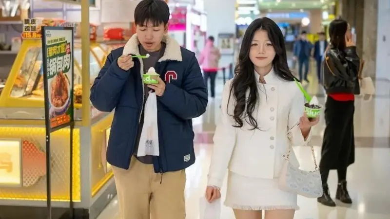 چرا چین از جوانانش می‌خواهد پول بیشتری خرج کنند، اما آنها مقاومت می‌کنند؟