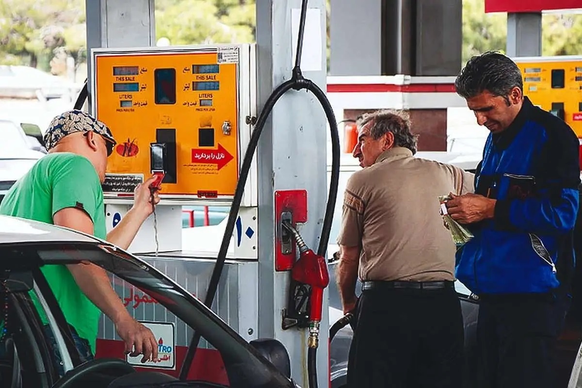 مازنی، نماینده سابق مجلس: تصمیم بنزینی سال ۹۸ در جلسه سران قوا گرفته شد؛ نه دولت نقش داشت و نه مجلس/ طرح سه فوریتی بازگشت قیمت دادیم اما شمخانی جلوی آن را گرفت